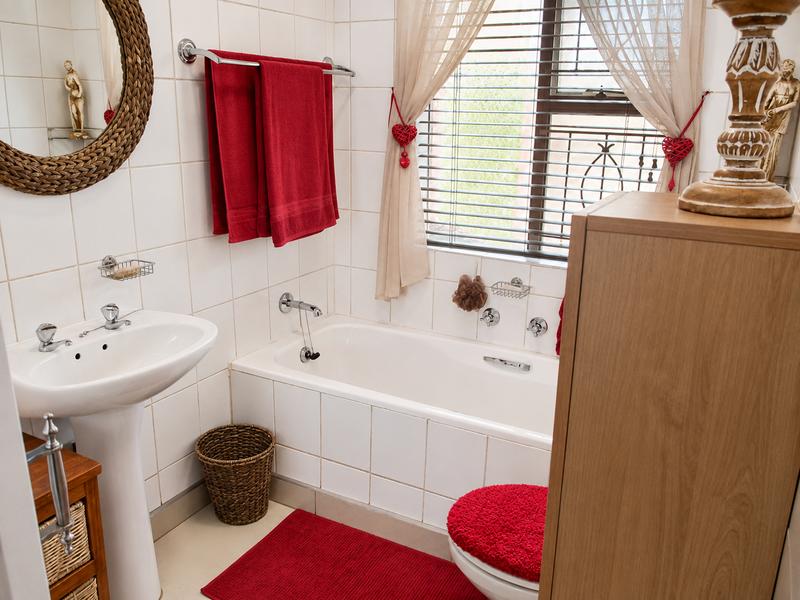 2 Bedroom Property for Sale in Heuwelsig Free State
